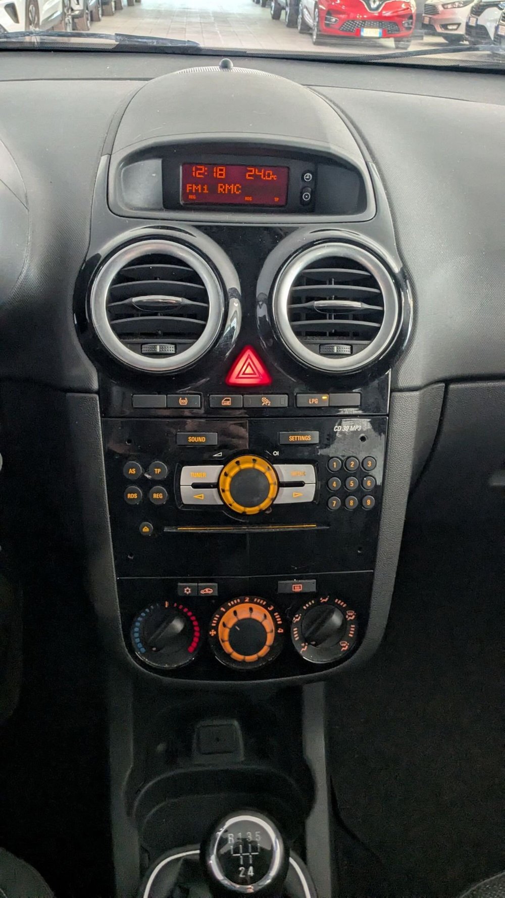 Opel Corsa usata a Milano (8)