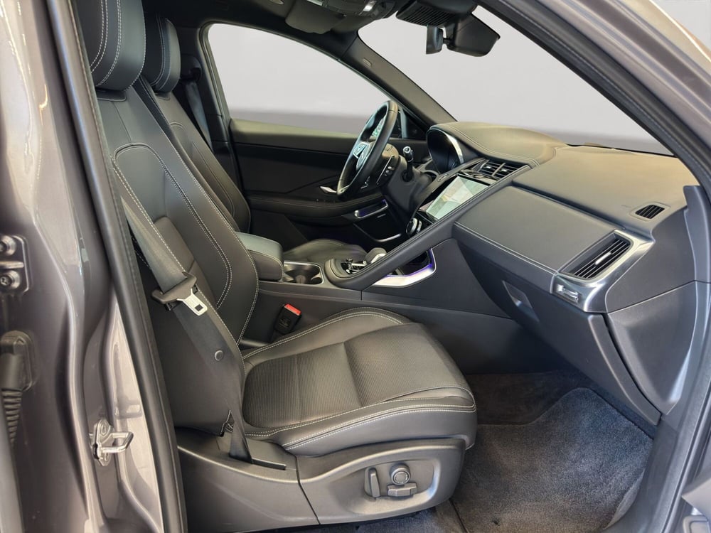 Jaguar E-Pace usata a Latina (3)