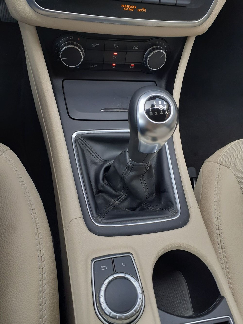 Mercedes-Benz GLA SUV usata a Modena (13)