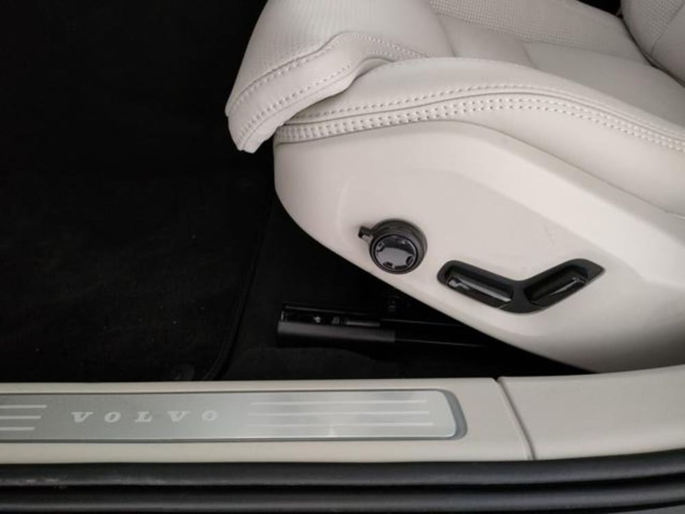 Volvo V90 nuova a Modena (15)