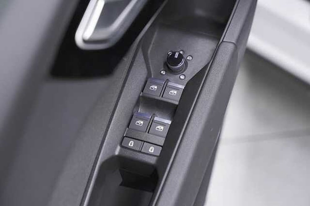 Audi Q4 Sportback usata a Como (17)