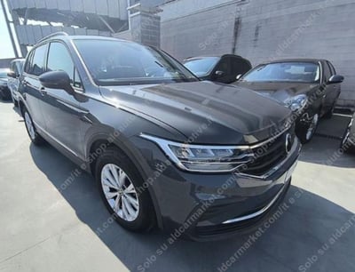 Volkswagen Tiguan 2.0 TDI 150 CV SCR DSG Life del 2021 usata a Tricase