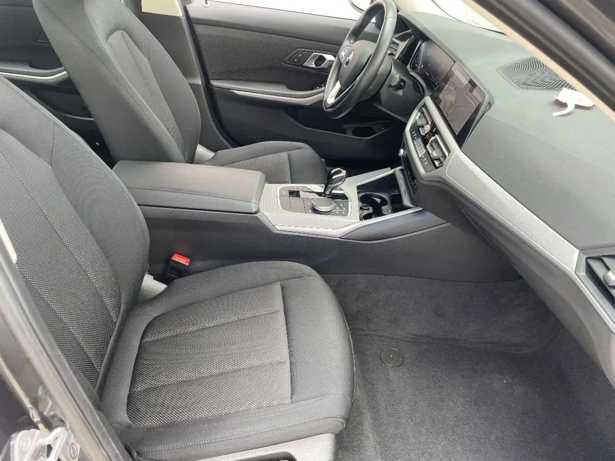 BMW Serie 3 Touring usata a Lecce (18)