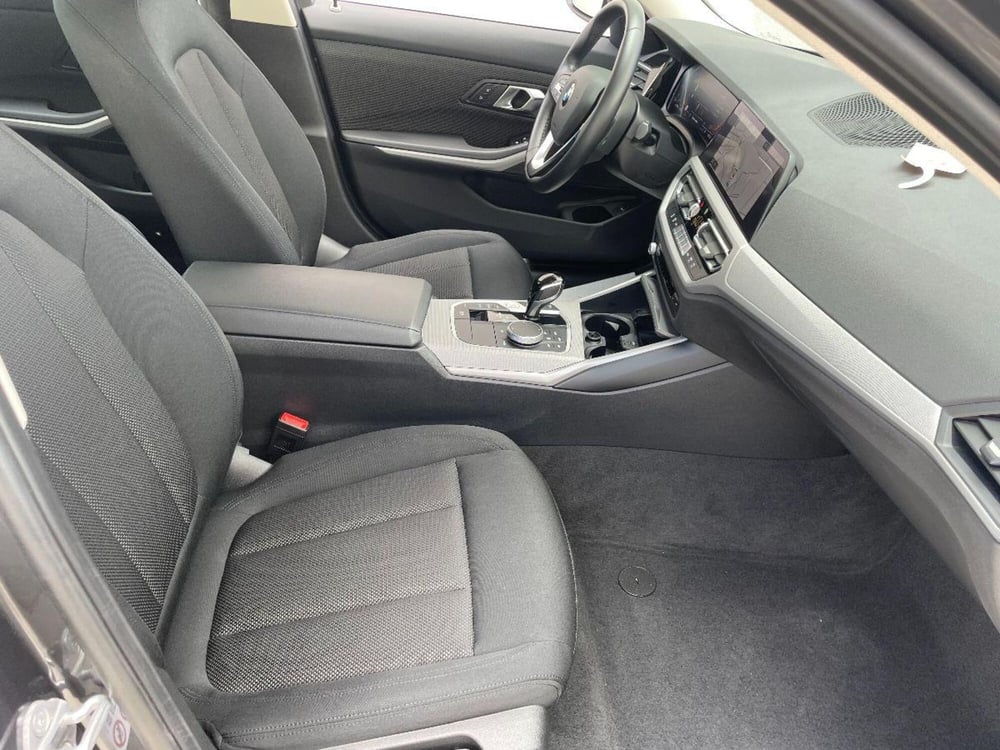 BMW Serie 3 Touring usata a Lecce (18)