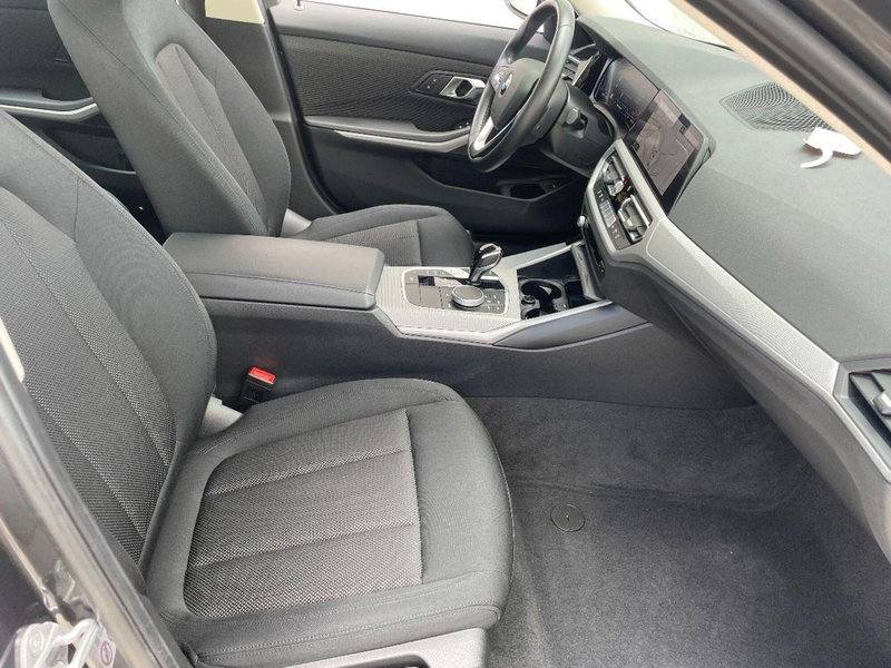 BMW Serie 3 Touring usata a Lecce (18)