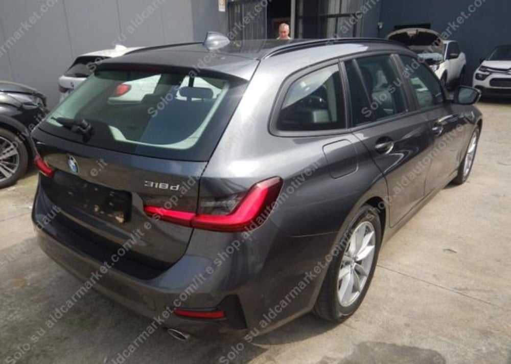 BMW Serie 3 Touring usata a Lecce (2)