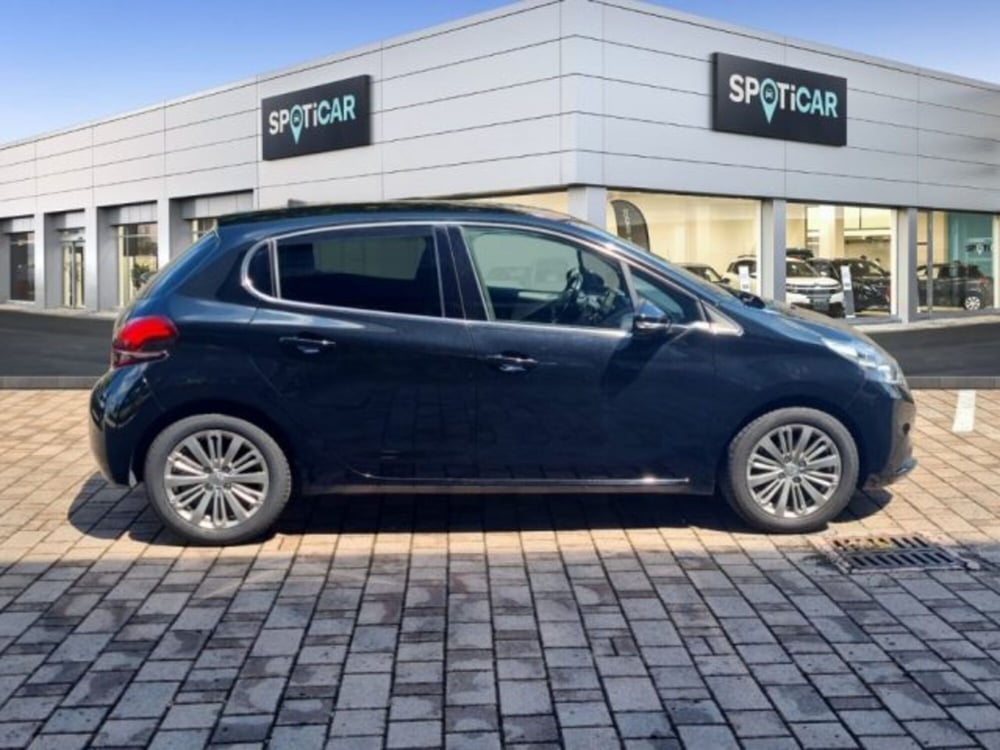 Peugeot 208 nuova a Monza e Brianza (4)