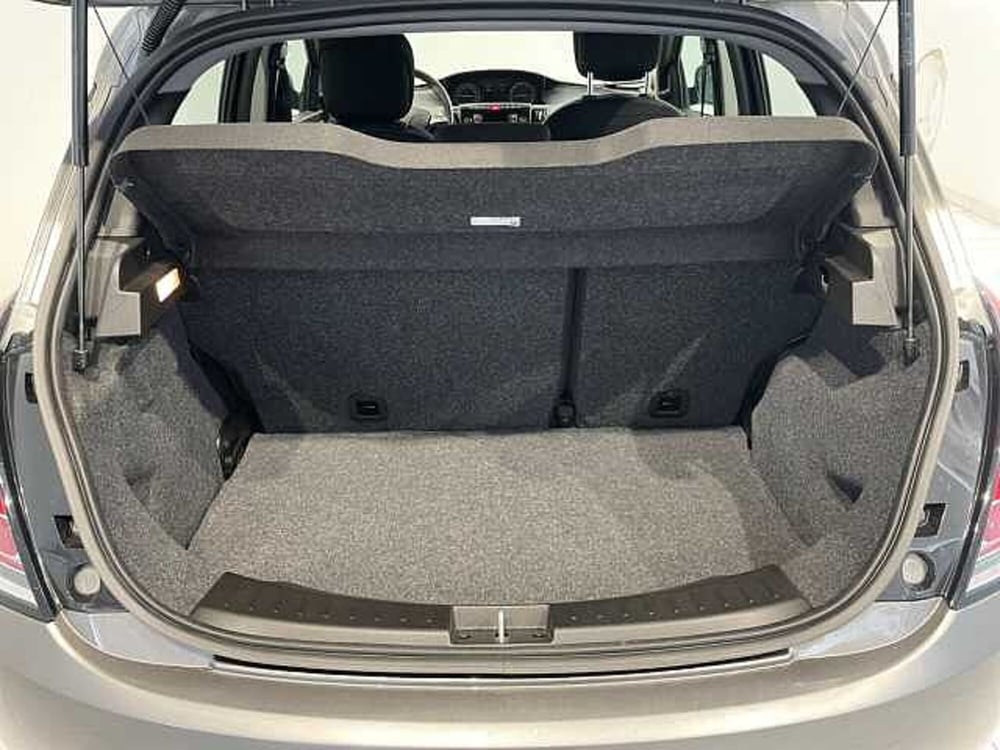 Lancia Ypsilon usata a Ravenna (11)