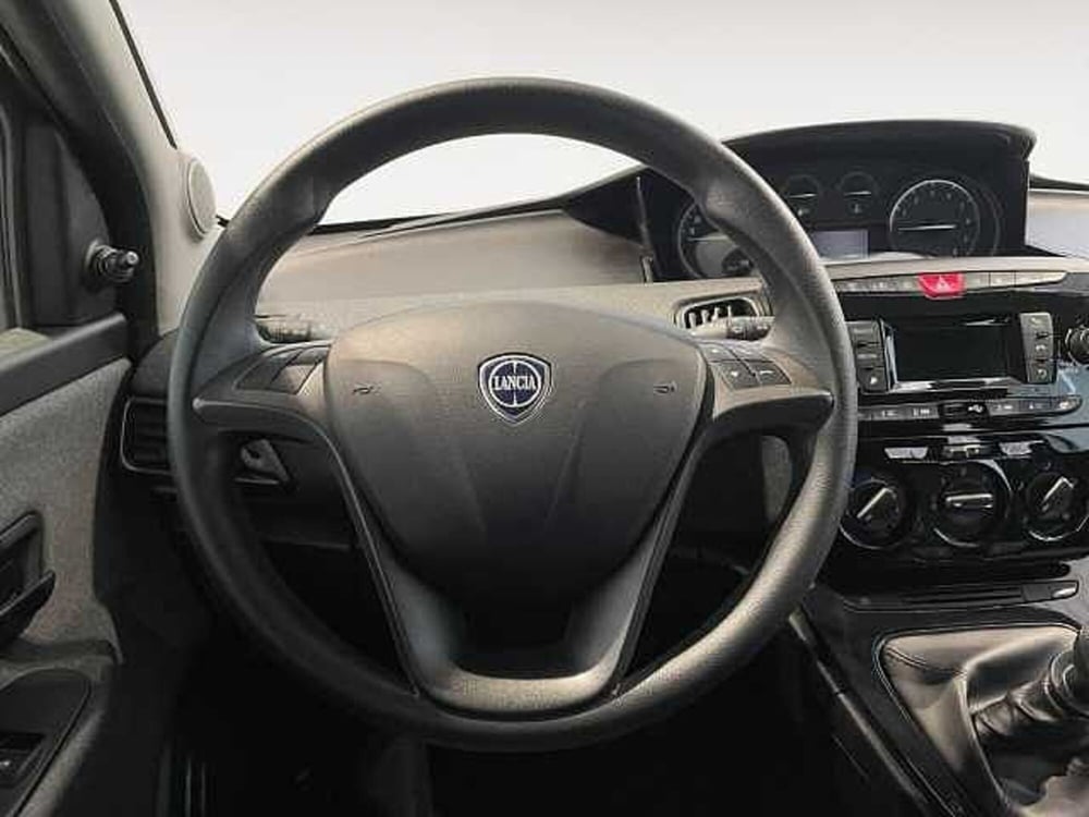 Lancia Ypsilon usata a Ravenna (12)