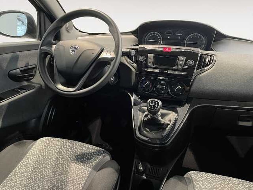 Lancia Ypsilon usata a Ravenna (7)