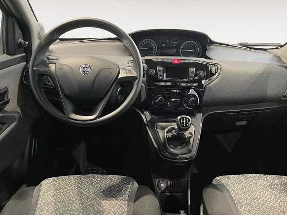 Lancia Ypsilon usata a Ravenna (8)
