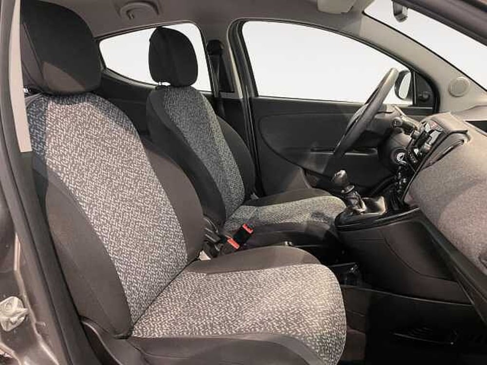 Lancia Ypsilon usata a Ravenna (9)