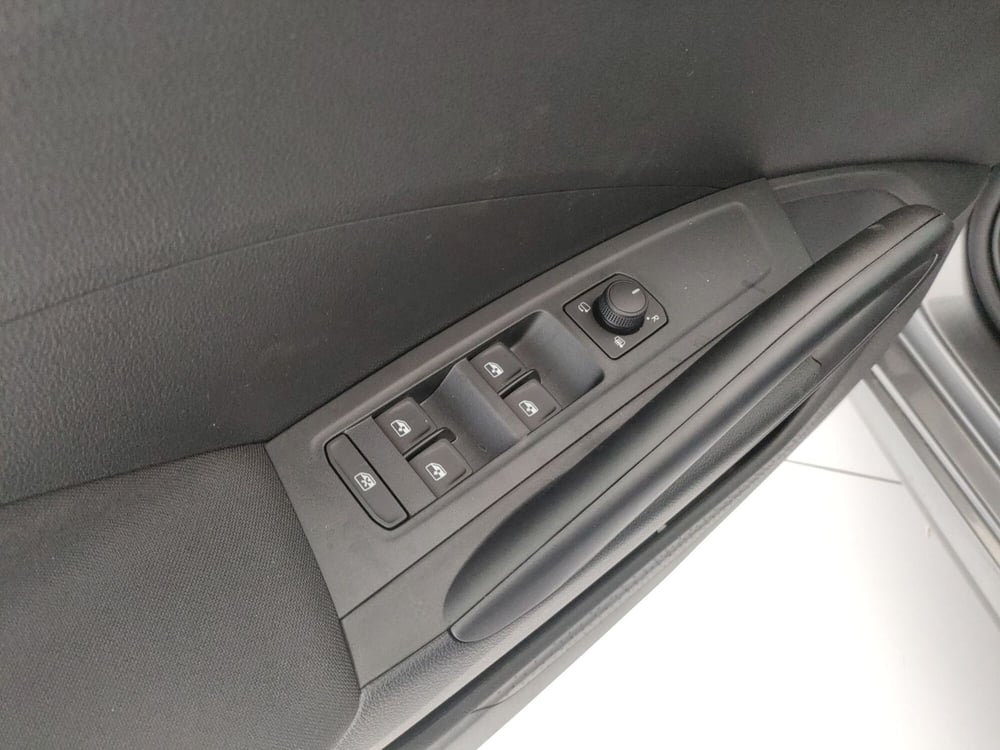 Skoda Fabia nuova a Caserta (18)