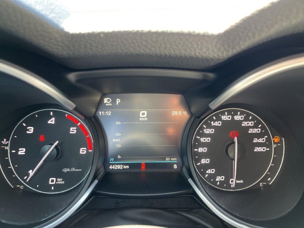 Alfa Romeo Stelvio usata a Torino (12)