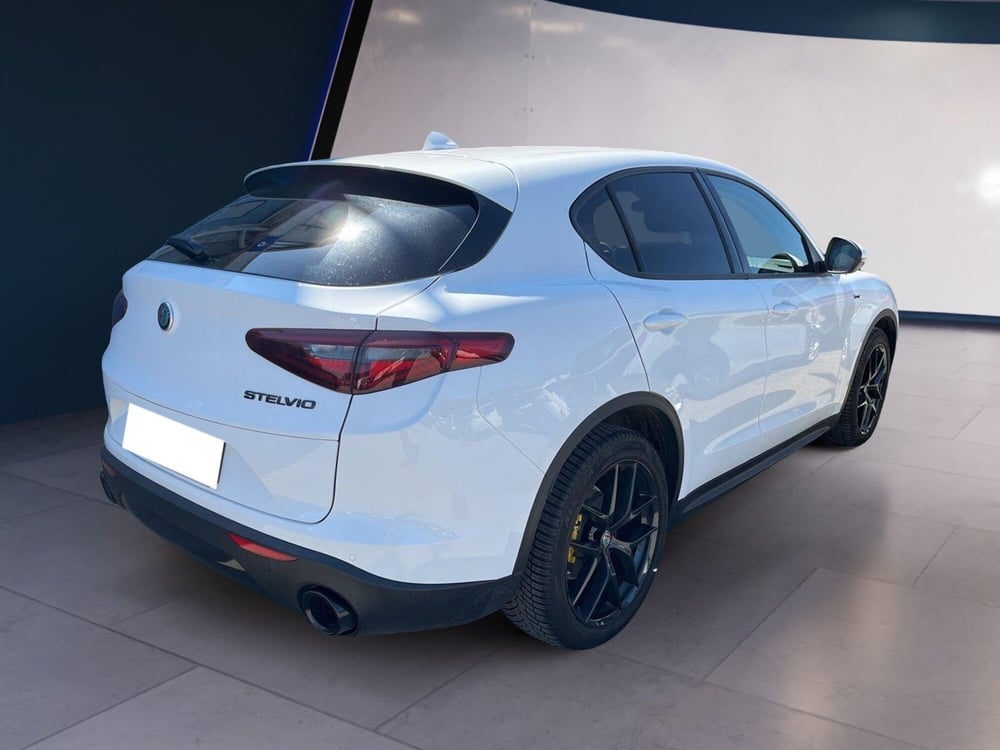 Alfa Romeo Stelvio usata a Torino (4)