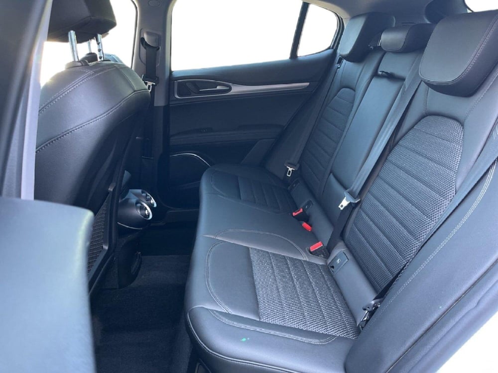 Alfa Romeo Stelvio usata a Torino (8)