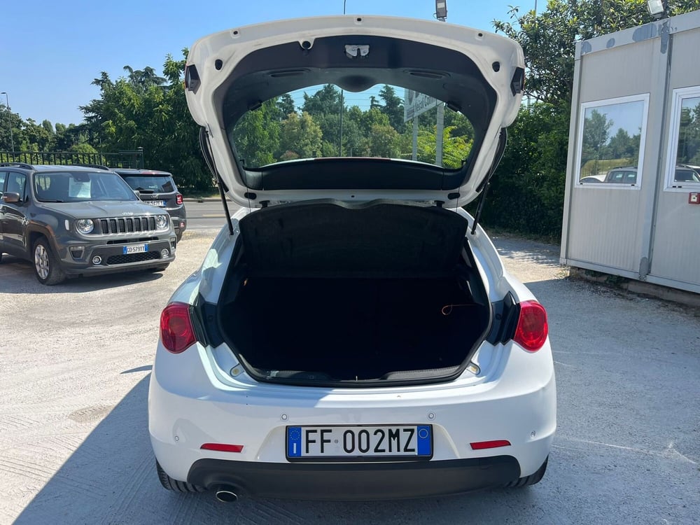 Alfa Romeo Giulietta usata a Milano (8)