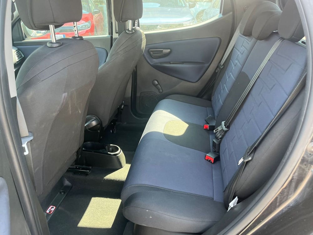 Lancia Ypsilon usata a Milano (13)