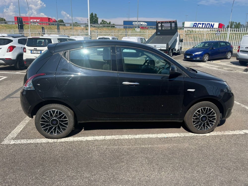 Lancia Ypsilon usata a Milano (5)