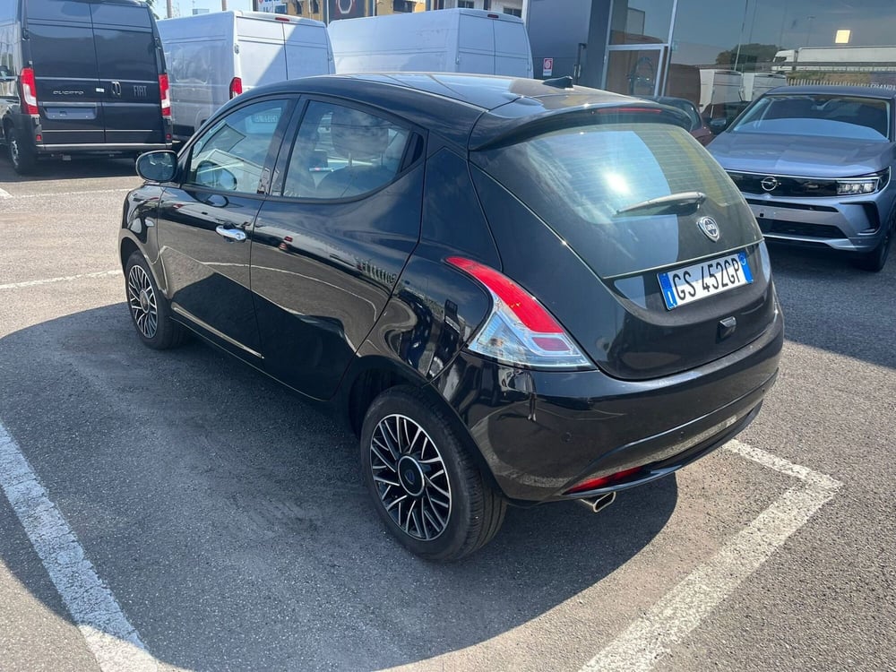 Lancia Ypsilon usata a Milano (6)