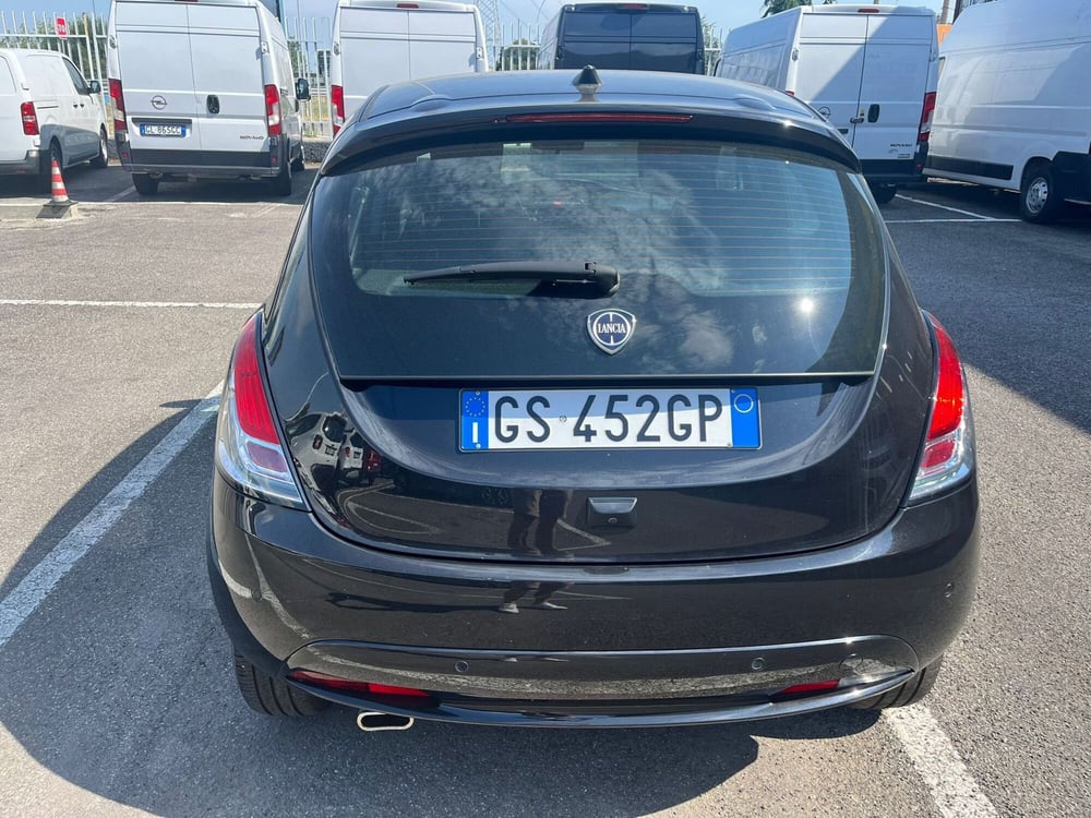 Lancia Ypsilon usata a Milano (8)