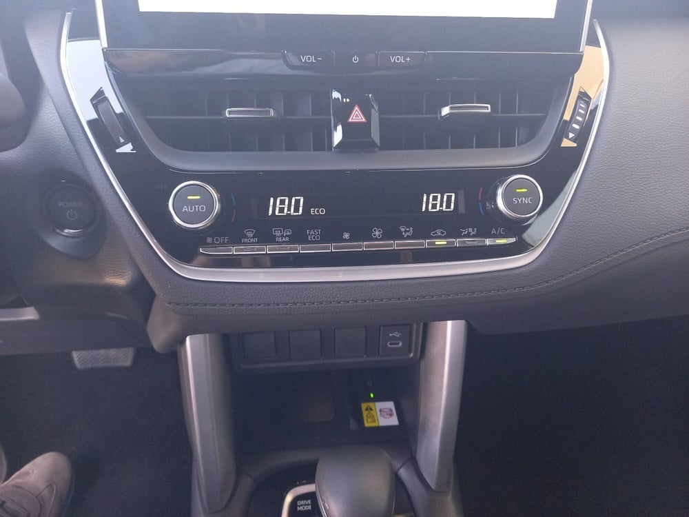 Toyota Corolla Cross Hybrid nuova a Agrigento (14)