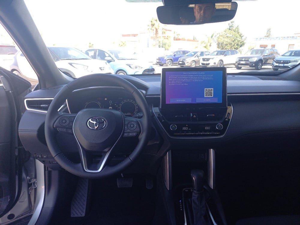 Toyota Corolla Cross Hybrid nuova a Agrigento (9)