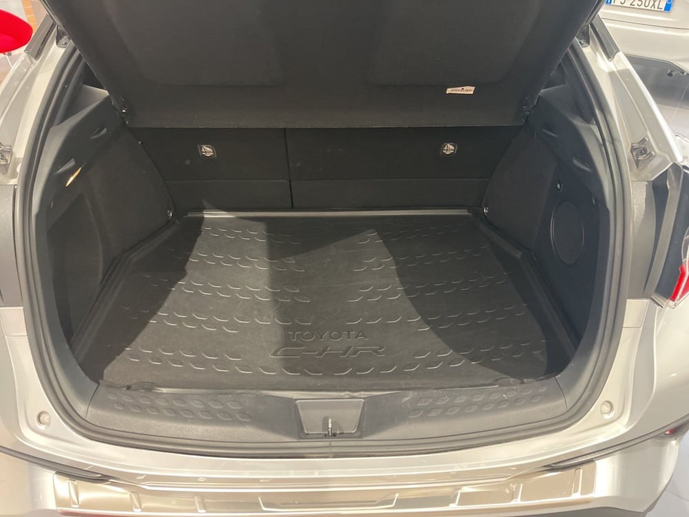 Toyota Toyota C-HR usata a Catania (7)