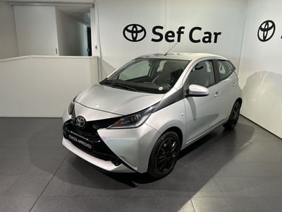 Toyota Aygo 1.0 VVT-i 69 CV 5 porte x-play del 2017 usata a Milano