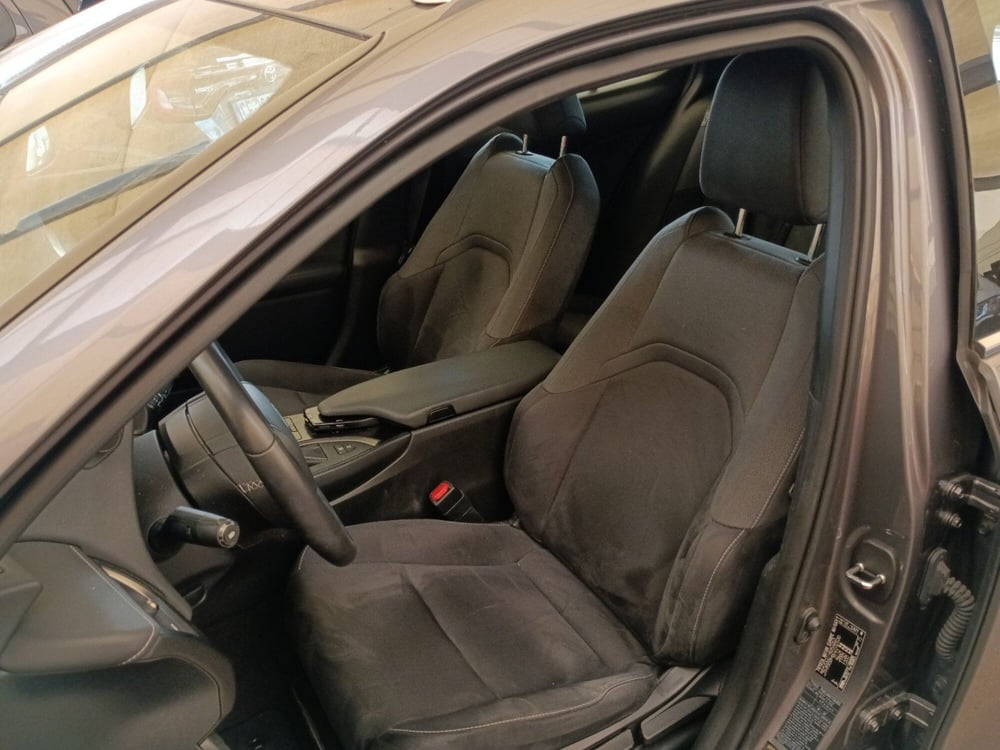 Lexus UX usata a Milano (11)