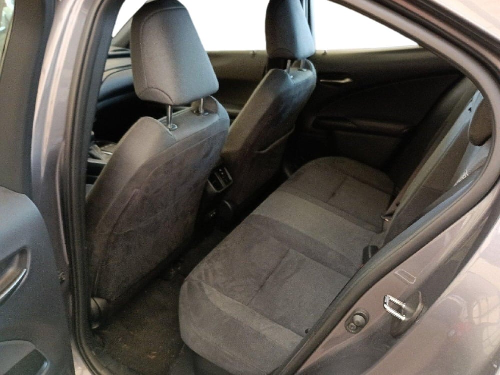Lexus UX usata a Milano (16)