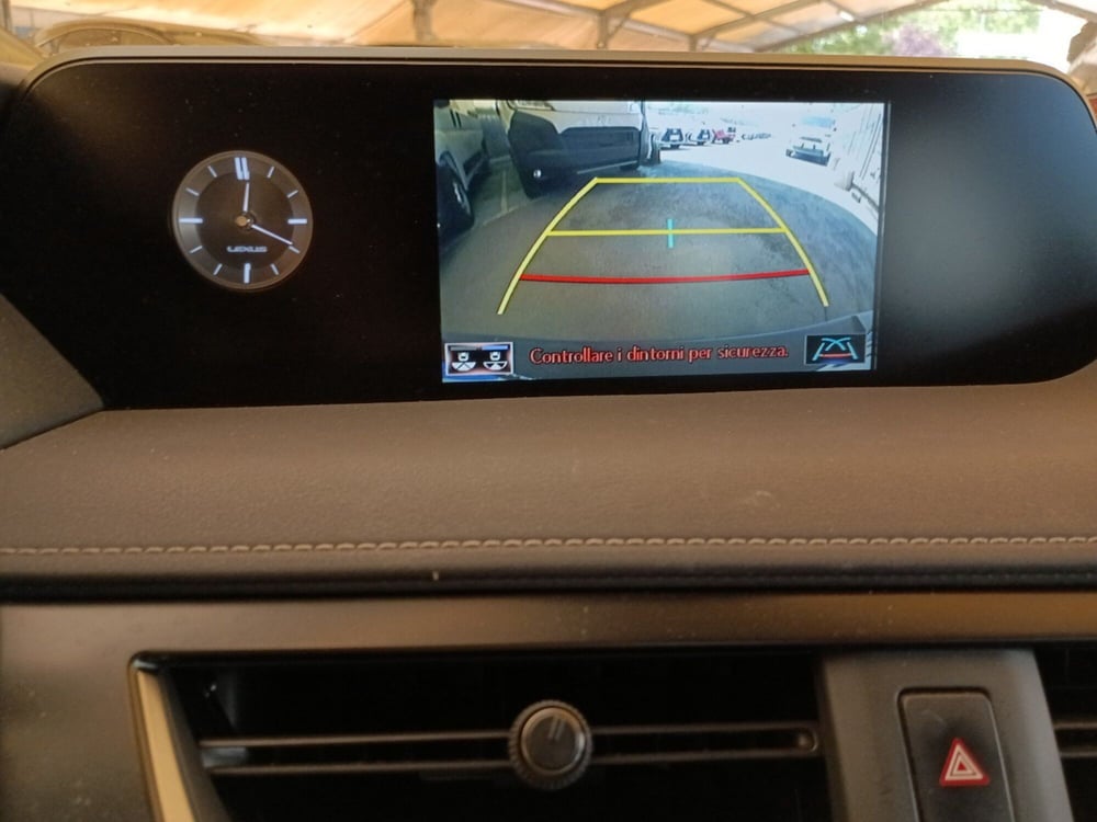 Lexus UX usata a Milano (17)