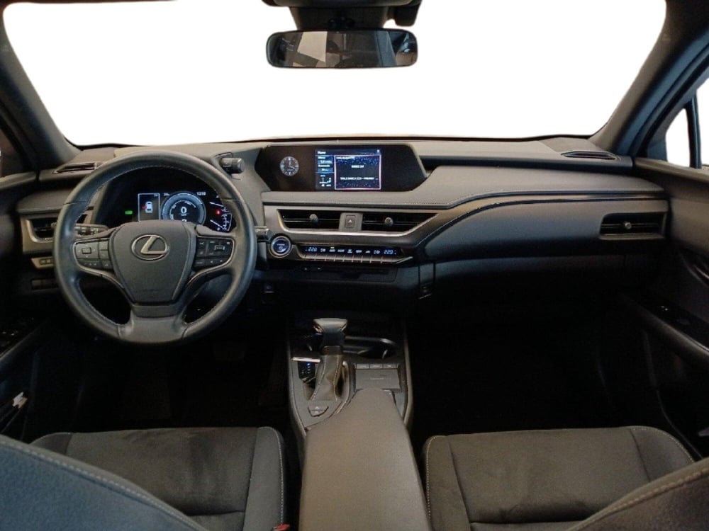 Lexus UX usata a Milano (9)