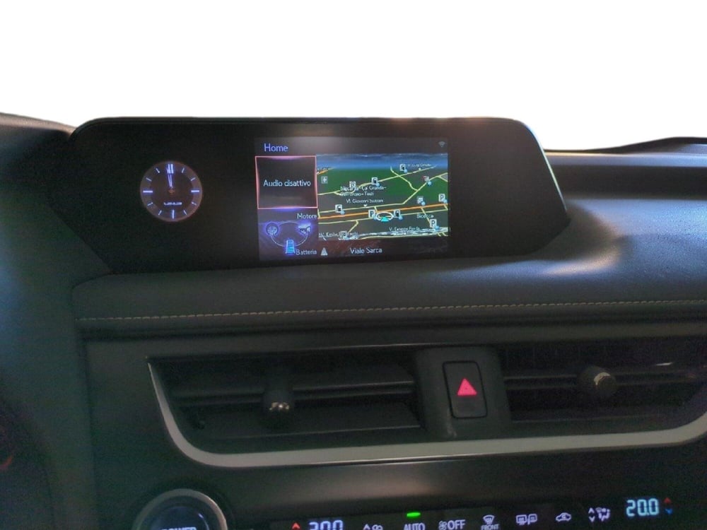 Lexus UX usata a Milano (15)