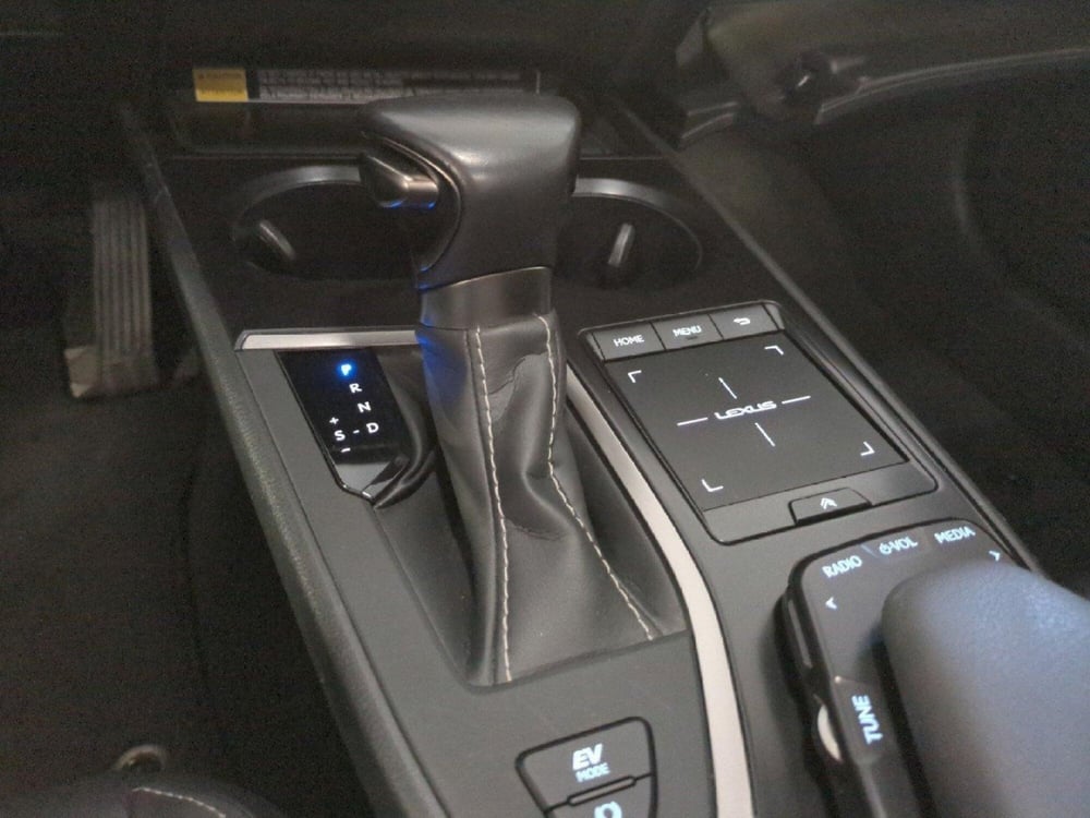 Lexus UX usata a Milano (20)