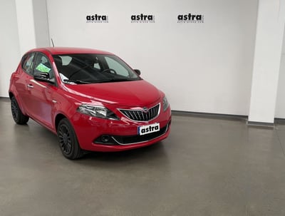 Lancia Ypsilon 1.0 FireFly 5 porte S&amp;S Hybrid Silver Plus del 2021 usata a Arona