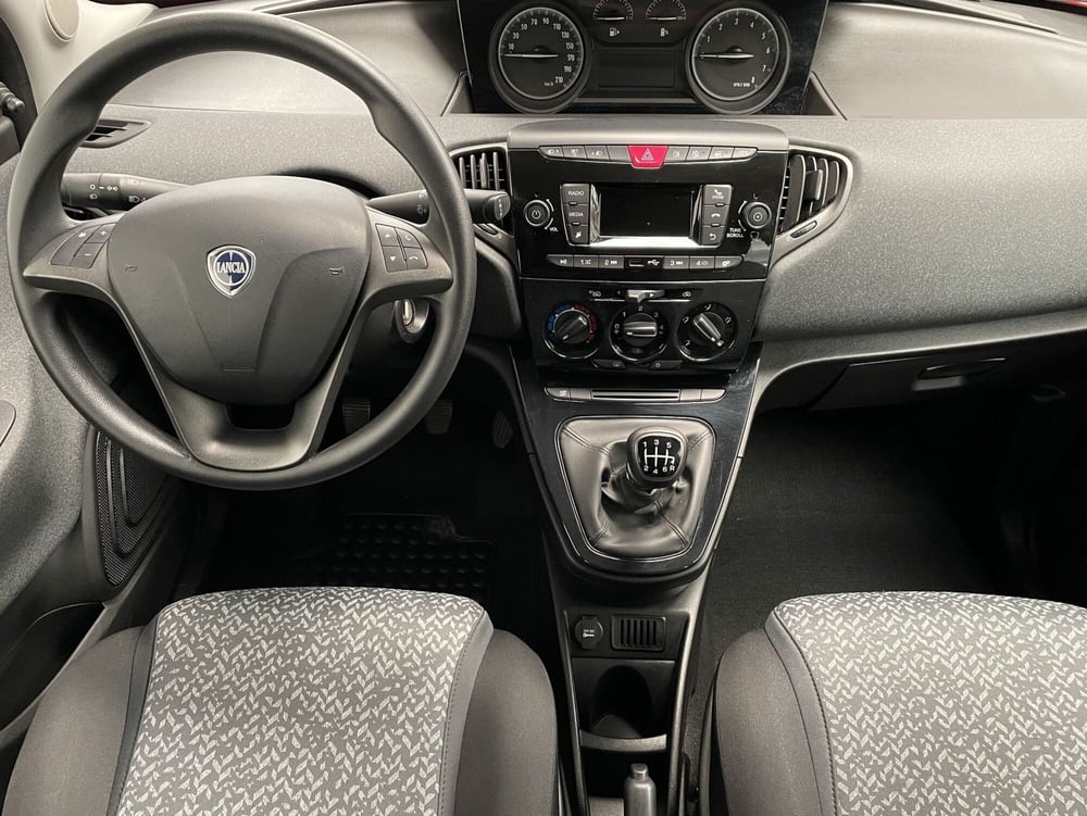 Lancia Ypsilon usata a Novara (11)