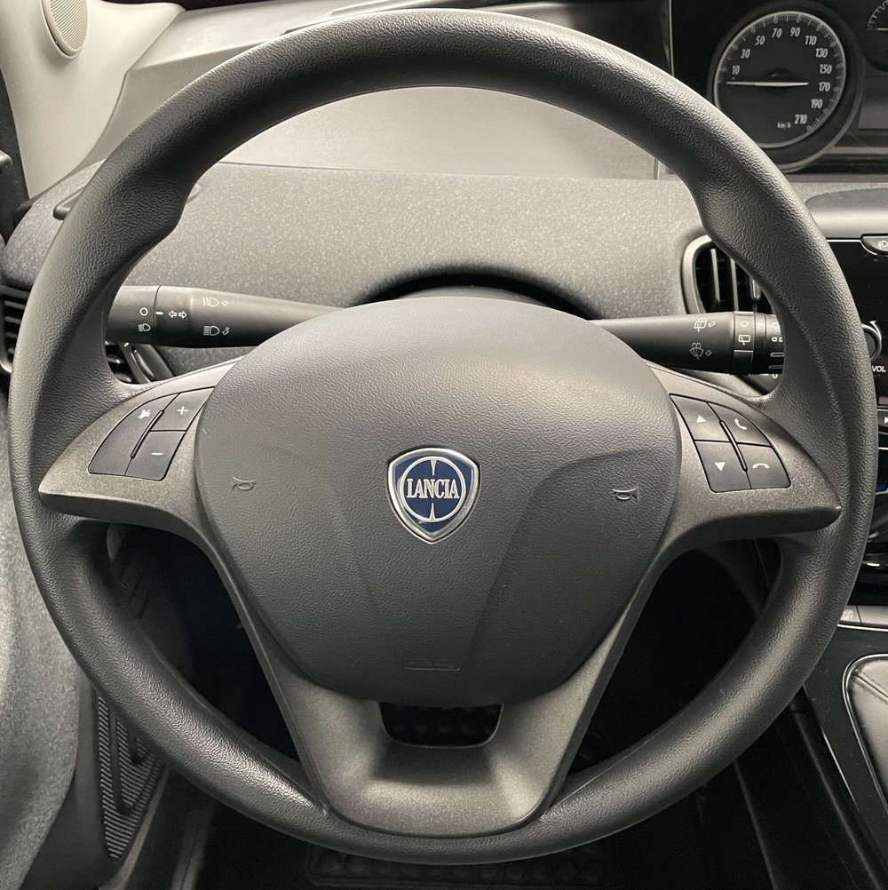 Lancia Ypsilon usata a Novara (15)