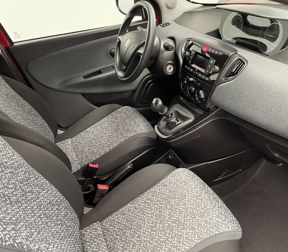 Lancia Ypsilon usata a Novara (8)