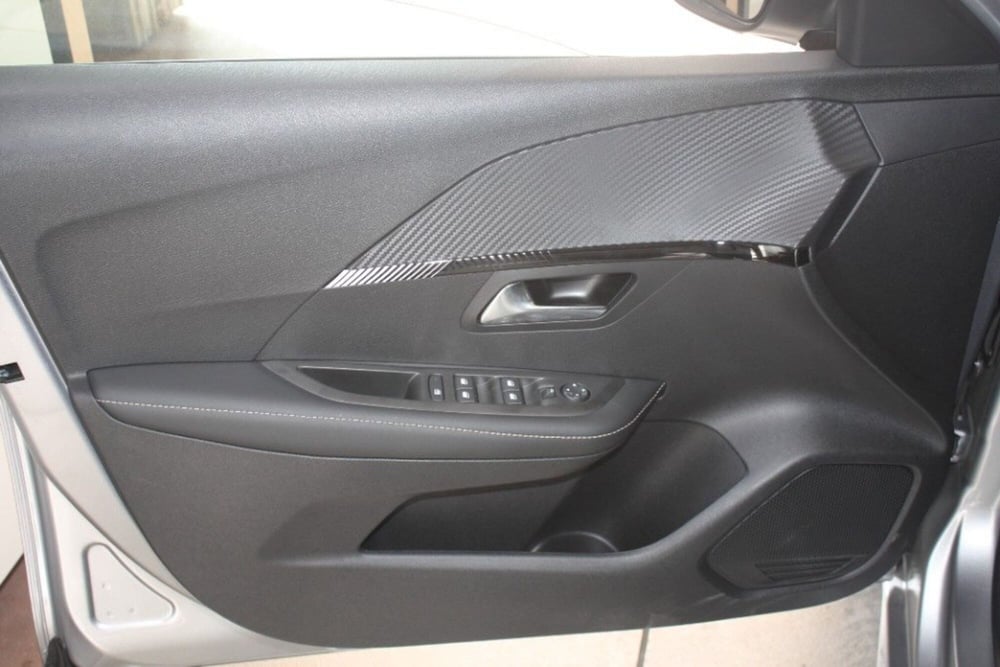 Peugeot 208 nuova a Viterbo (12)