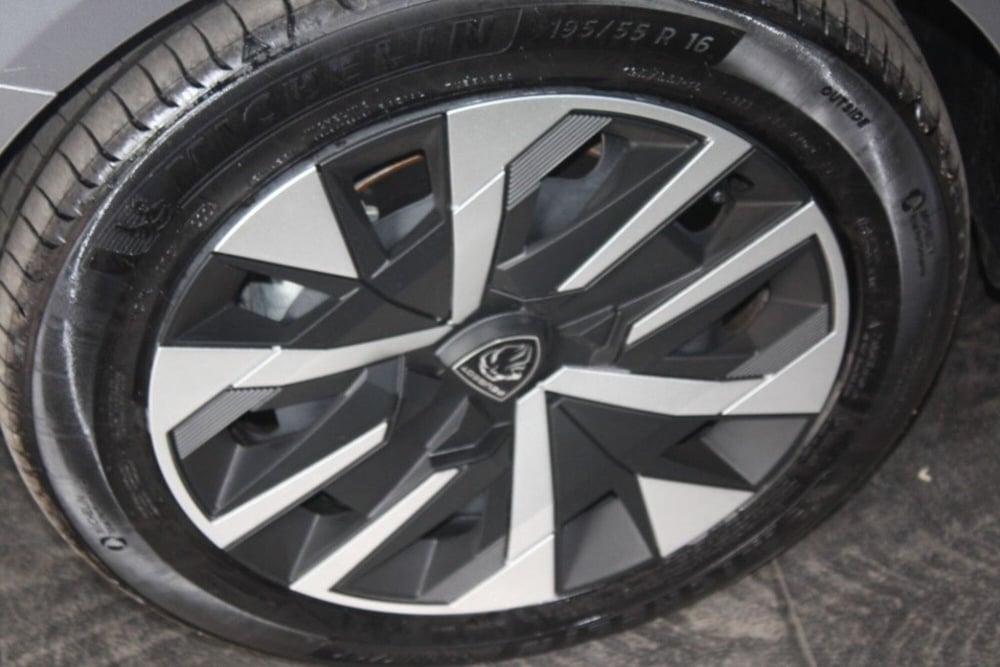 Peugeot 208 nuova a Viterbo (4)