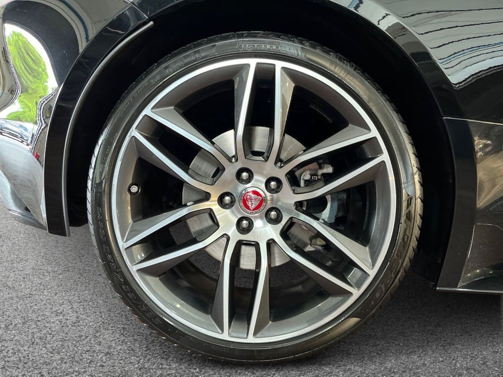 Jaguar F-Type Coupé usata a Bari (16)