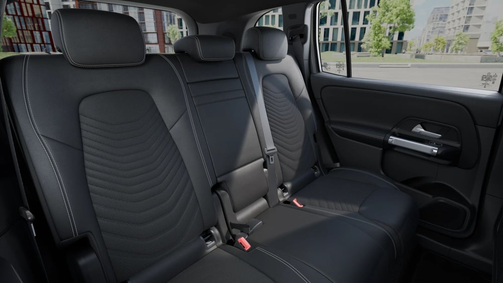 Mercedes-Benz EQB nuova a Milano (8)