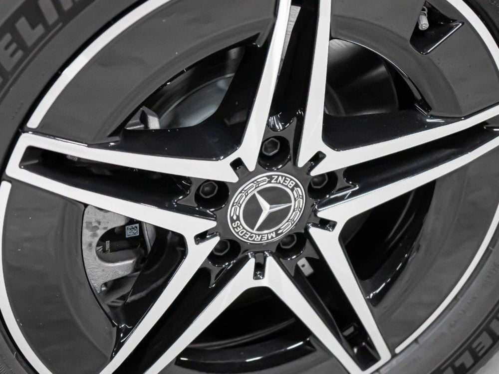 Mercedes-Benz EQA nuova a Macerata (5)