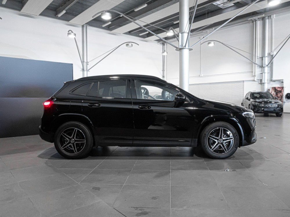 Mercedes-Benz EQA nuova a Macerata (10)