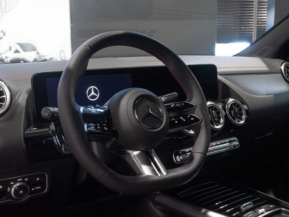 Mercedes-Benz EQA nuova a Macerata (11)