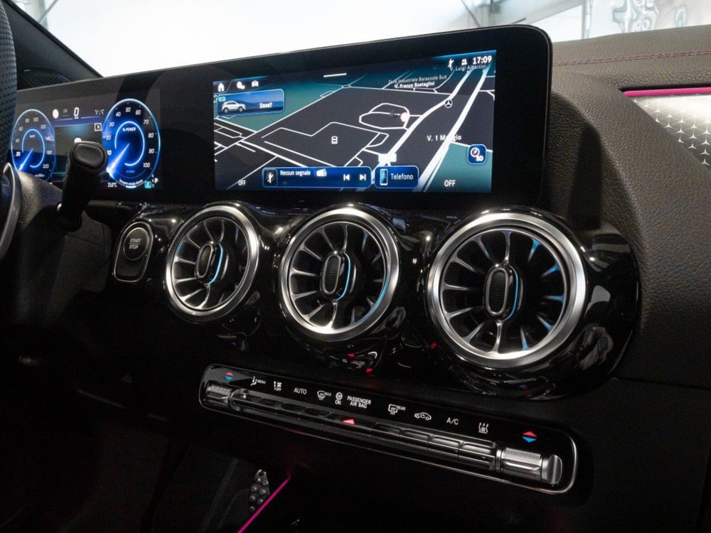 Mercedes-Benz EQA nuova a Macerata (18)