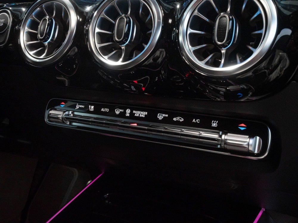 Mercedes-Benz EQA nuova a Macerata (19)