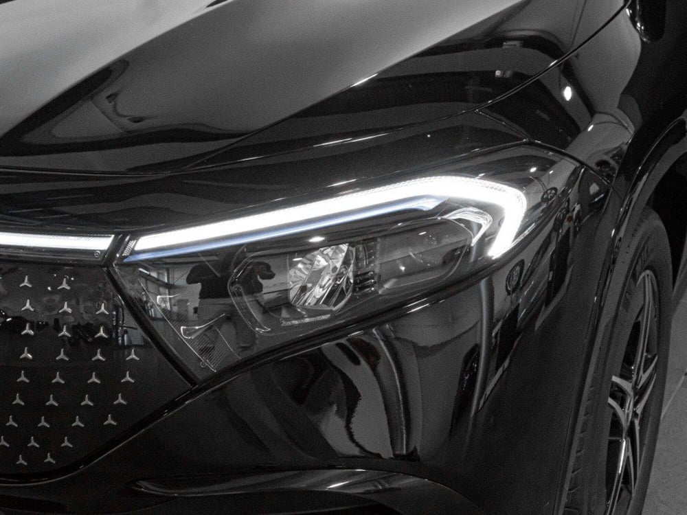 Mercedes-Benz EQA nuova a Macerata (3)