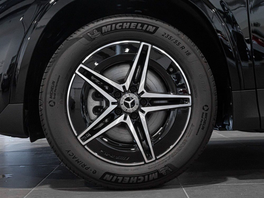 Mercedes-Benz EQA nuova a Macerata (4)